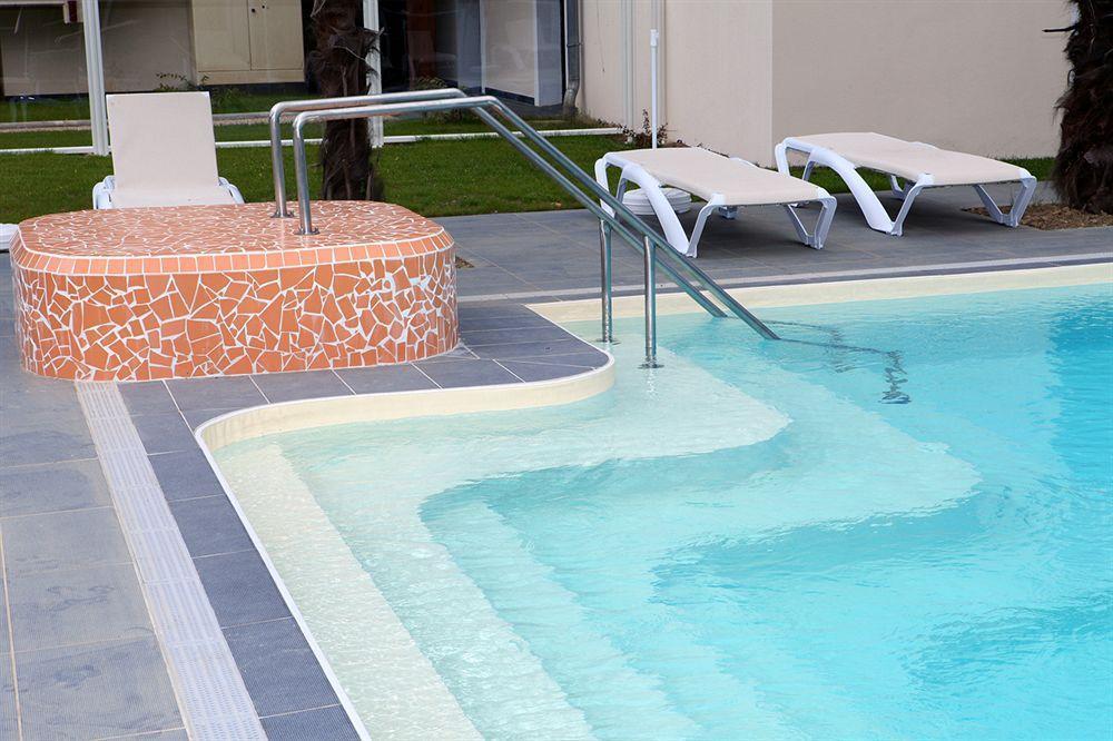 Comfort Aparthotel Lourdes L'Acacia Kültér fotó